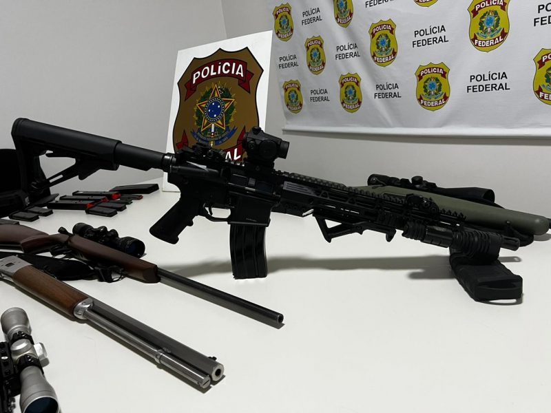 Agents searched and seized 11 weapons and various ammunition at a man's home in São Miguel do Oueste - Photo: Federal Police/Disclosure/ND