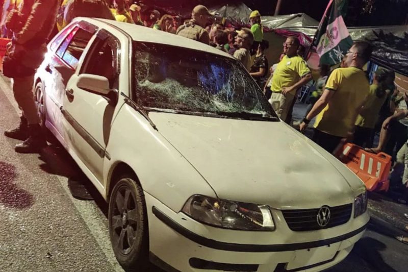 Cinegrafista foi ao local registrar suposto atropelamento envolvendo um carro (foto) em frente ao 62&ordm; BI – Foto: Internet/Reprodu&ccedil;&atilde;o
