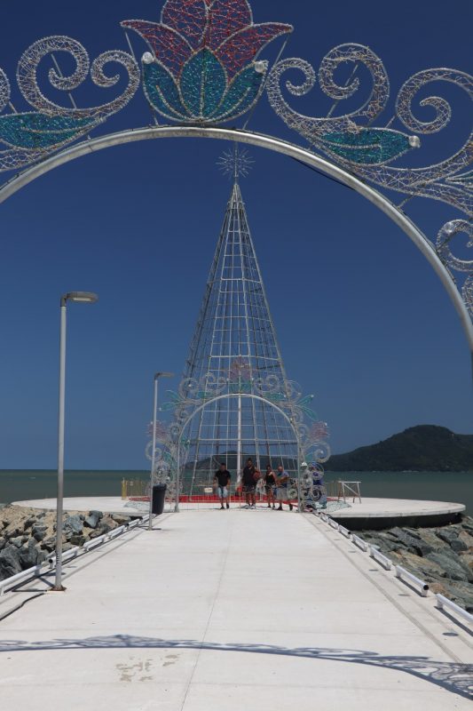 Decora&ccedil;&atilde;o no Pontal Norte – Foto: Rafael de Novaes Mendes/Prefeitura de Balne&aacute;rio Cambori&uacute;/Divulga&ccedil;&atilde;o/ND