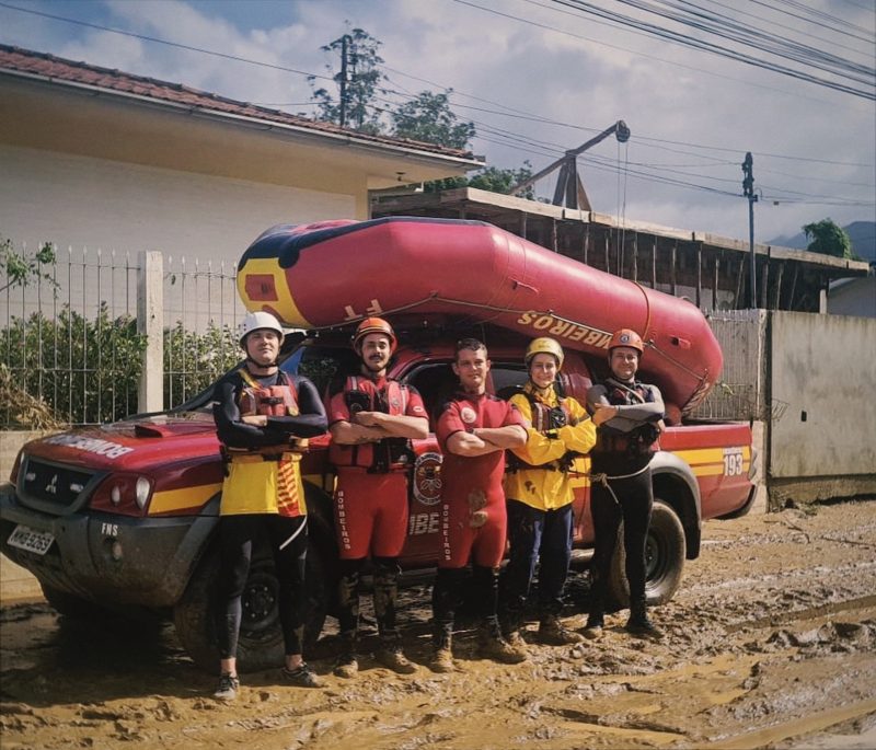 Equipe de resgante durante a enchente em Santo Amaro da Imperatriz – Foto: Arquivo Pessoal/Cedido/ND