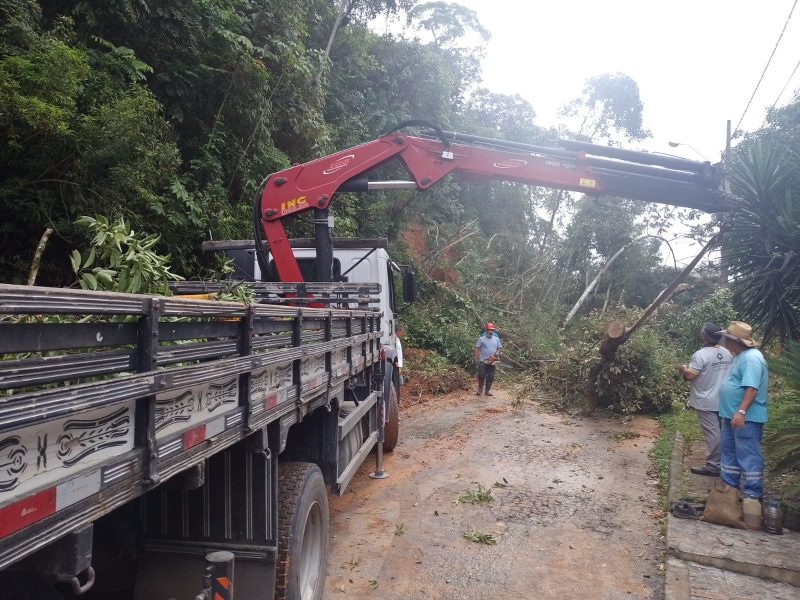 Todo maquin&aacute;rio da secretaria de obras da cidade est&aacute; empenhado na limpeza da cidade – Foto: Secom Brusque/Reprodu&ccedil;&atilde;o