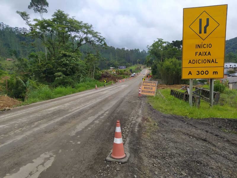 Parte da BR-280 desmorona no Norte de SC por causa das chuvas e trecho é  interditado, Santa Catarina