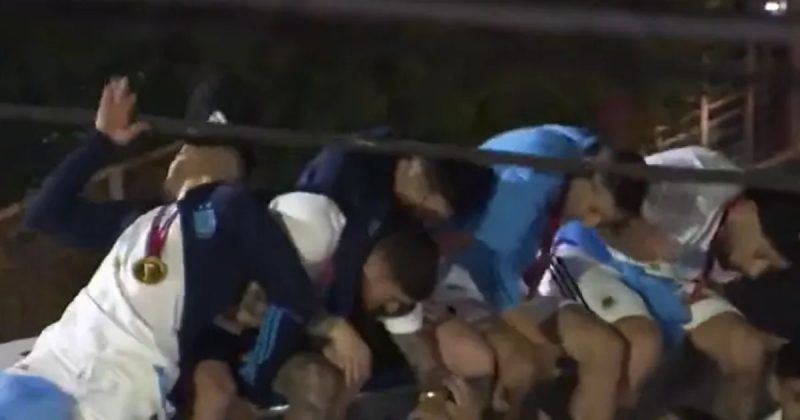 Cabo quase atingiu Lionel Messi durante comemoração da Argentina