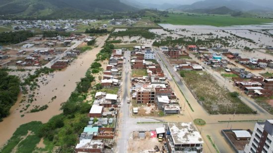 Defesa Civil Santa Catarina - OBSERVAÇÃO - 14/01 20:40 - CHUVA PERSISTENTE  de intensidade moderada para as regiões do Litoral Norte, Grande  Florianópolis e Baixo Vale do Itajaí nas próximas 3 horas. Ocorrências  ligue 199 ou 193.