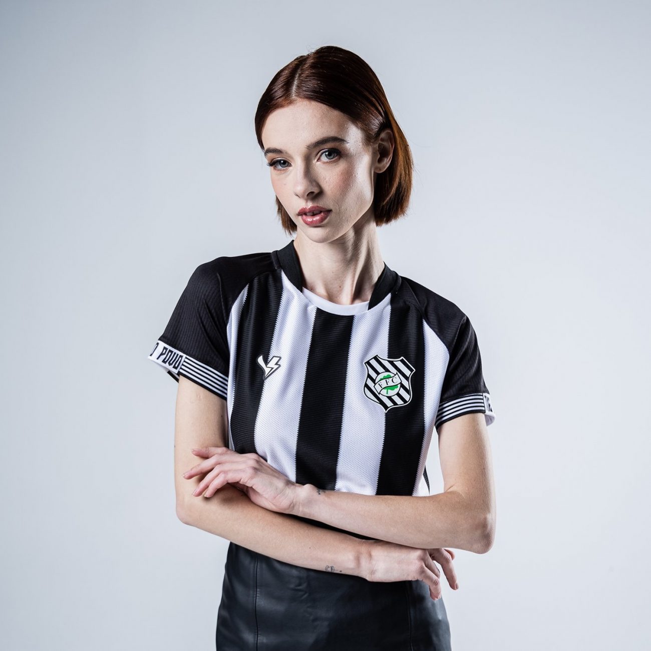 Modelo feminino da nova camisa do Figueirense - Figueirense/Divulgação/ND