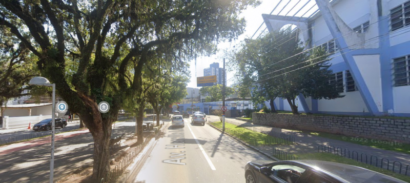 Tentativa de feminic&iacute;dio aconteceu por volta das 14h50 na avenida Herc&iacute;lio Luz, em Florian&oacute;polis – Foto: Google Street View/Reprodu&ccedil;&atilde;o/ND