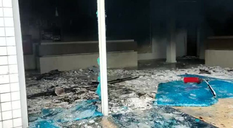 Homem de 38 anos morreu ap&oacute;s inc&ecirc;ndio em hotel de S&atilde;o Francisco do Sul – Foto: Cardoso Not&iacute;cias