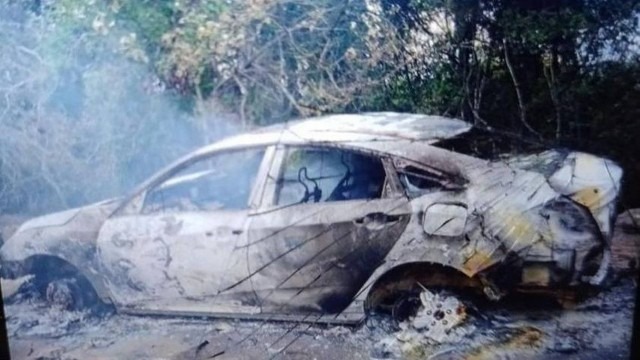 Carro foi deixado na localidade conhecida como “Caveira”, ponto utilizado por traficantes para deixar corpos – Foto: Reprodu&ccedil;&atilde;o
