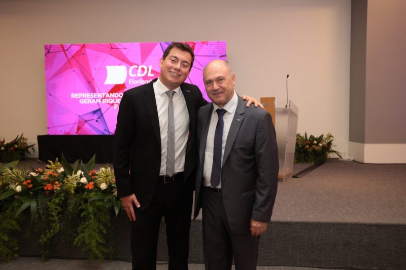 Marcos Brinhosa (&agrave; esquerda) e o sucessor na CDL Florian&oacute;polis, J&uacute;lio Geremias – Foto: Divulga&ccedil;&atilde;o/ND