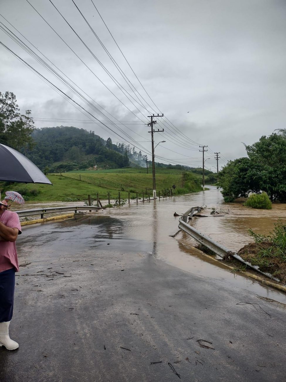 Pontes ficam submersas em São Ludgero  - Divulgação/ND