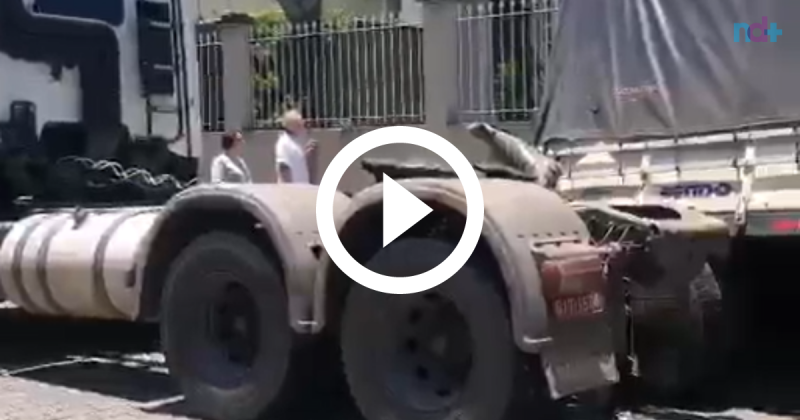 Carga de caminh&atilde;o se desprende e atinge casa em Blumenau – Foto: Reprodu&ccedil;&atilde;o/ND