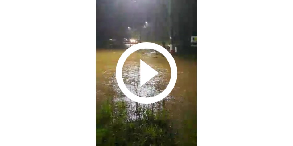 VÍDEO: Carro com 2 pessoas é arrastado por correnteza de rio em Camboriú