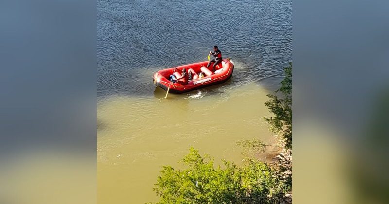 Corredeiras complicam buscas por jovem que desapareceu ao tentar cruzar rio em Orleans – Foto: CBM/Divulgação/ND