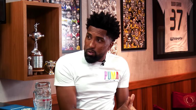 Cortez, ex-Avaí, durante entrevista ao jornalista Duda Garbi