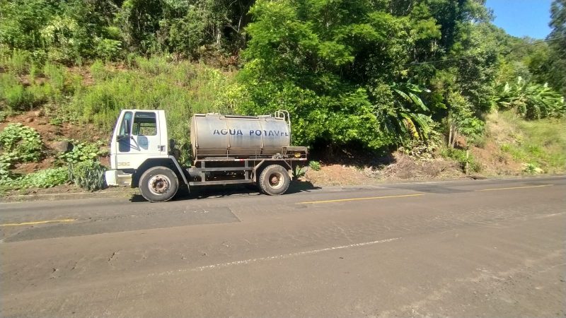 Em Arvoredo, s&atilde;o 44 fam&iacute;lias que dependem do fornecimento de &aacute;gua feito pela prefeitura. &mdash; Foto: Felipe Kreusch/Reprodu&ccedil;&atilde;o/ND