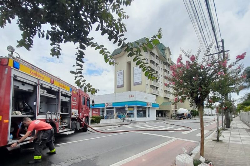 Bombeiros atuaram para prevenir uma poss&iacute;vel explos&atilde;o – Foto: Corpo de Bombeiros/Divulga&ccedil;&atilde;o