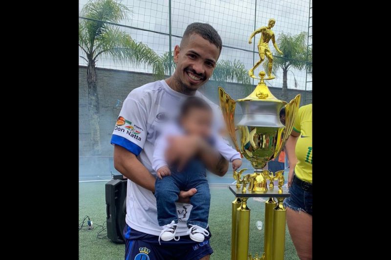 Jogador de futebol de 22 anos morre em acidente de carro em Alto