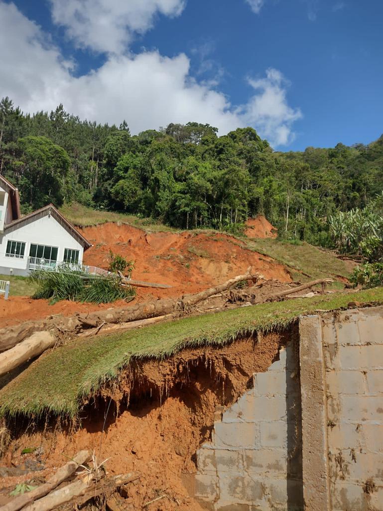 Deslizamentos de terra foram registrados em diversos bairros - Divulgação/ND