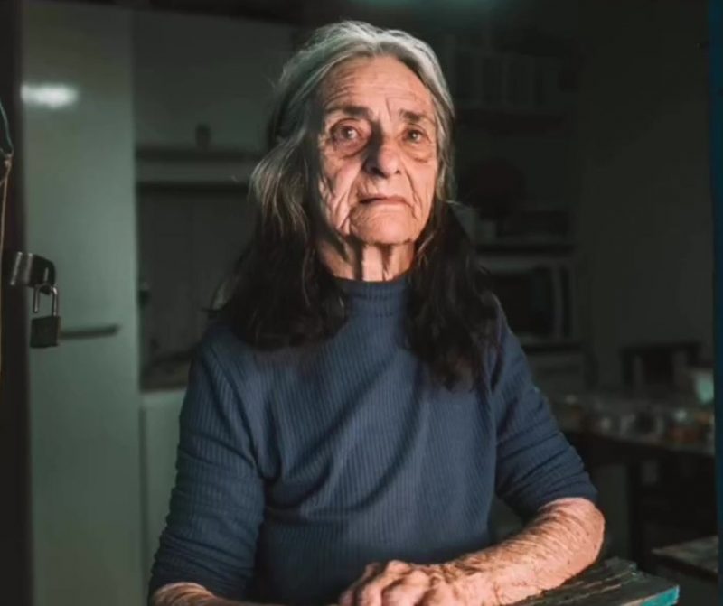 Idosa revela hist&oacute;ria emocionante ao ser parada por fot&oacute;grafo em SC – Foto: Brian Baldrati/Reprodu&ccedil;&atilde;o
