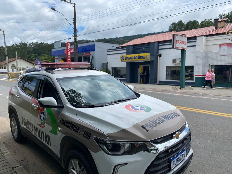 Banco &eacute; alvo de assalto a m&atilde;o armada em Doutor Pedrinho – Foto: Mois&eacute;s Stuker/NDTV