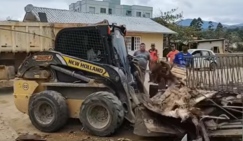 Trabalhos de limpeza no munic&iacute;pio – Foto: Prefeitura S&atilde;o Jo&atilde;o Batista/Divulga&ccedil;&atilde;o/ND