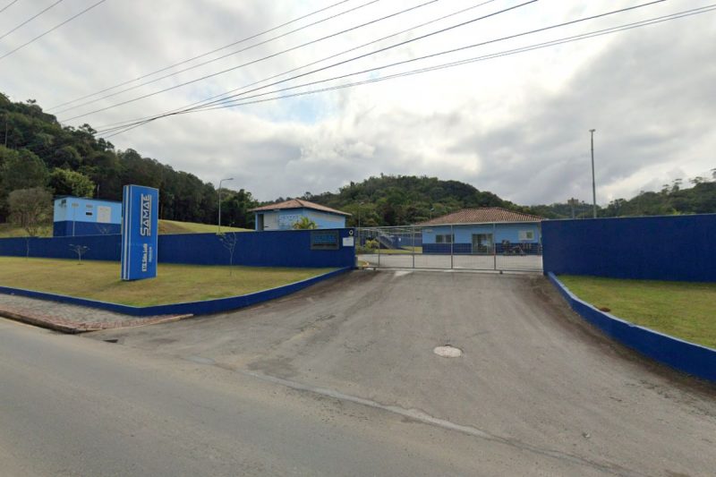 Trabalhador ficou ferido em explos&atilde;o em esta&ccedil;&atilde;o de tratamento de esgoto – Foto: Google Earth/Reprodu&ccedil;&atilde;o