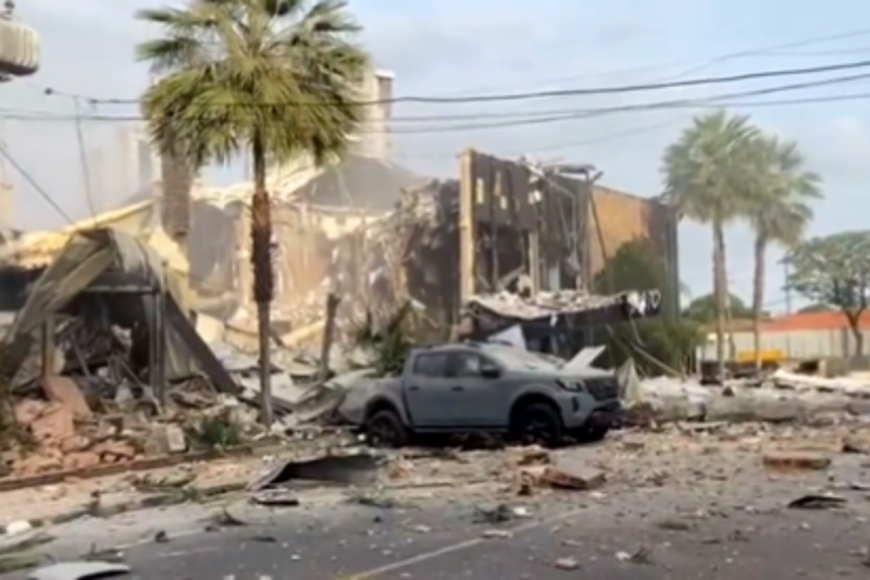 Restaurante ficou destru&iacute;do ap&oacute;s explos&atilde;o – Foto: Twitter/Reprodu&ccedil;&atilde;o/ND