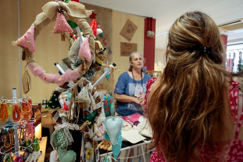 Feira Natal Feito &agrave; M&atilde;o apresentam diversas op&ccedil;&otilde;es de presente – Foto: Prefeitura de Joinville/Divulga&ccedil;&atilde;o