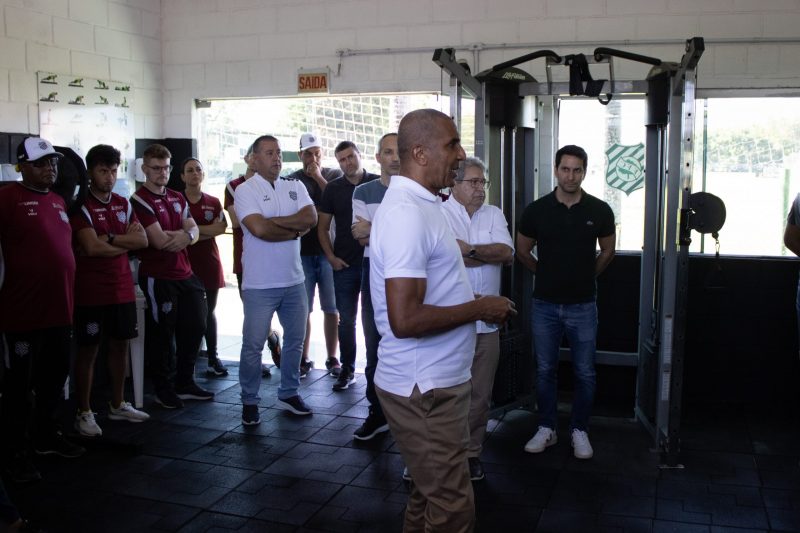 Crist&oacute;v&atilde;o Borges discursa na apresenta&ccedil;&atilde;o do Figueirense; come&ccedil;ou a temporada 2023 – Foto: FFC/Divulga&ccedil;&atilde;o/ND