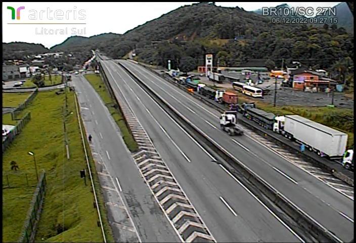 Filas quilom&eacute;tricas registradas na BR-101 em decorr&ecirc;ncia da paralisa&ccedil;&atilde;o na Serra Dona Francisca – Foto: Arteris Litoral Sul/Divulga&ccedil;&atilde;o