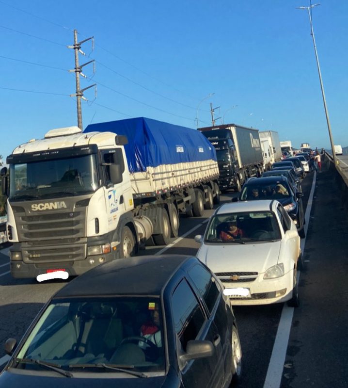 BR-101 no Morro dos Cavalos, em Palho&ccedil;a, foi liberada nesta quinta-feira (22) – Foto: @opauloribeiro_/Twitter/Divulga&ccedil;&atilde;o/ND