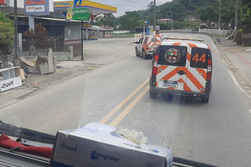 Equipe auxilia em Palho&ccedil;a e Santo Amaro da Imperatriz – Foto: For&ccedil;a Tarefa/Divulga&ccedil;&atilde;o/ND