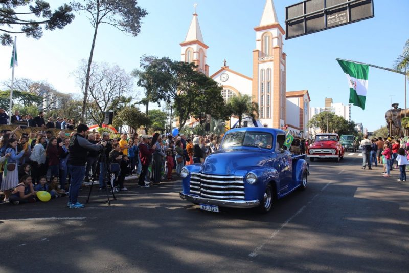 Desfilpe de natal na avenida