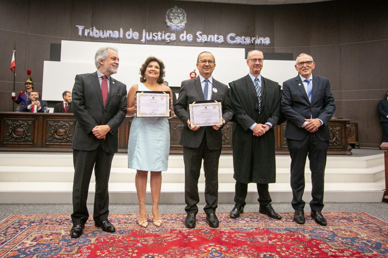 Jorginho Melo (PL) e a Vice-governadora, Marilisa Boehm (PL), na solenidade de diploma&ccedil;&atilde;o no TJSC – Foto: Arquivo ND