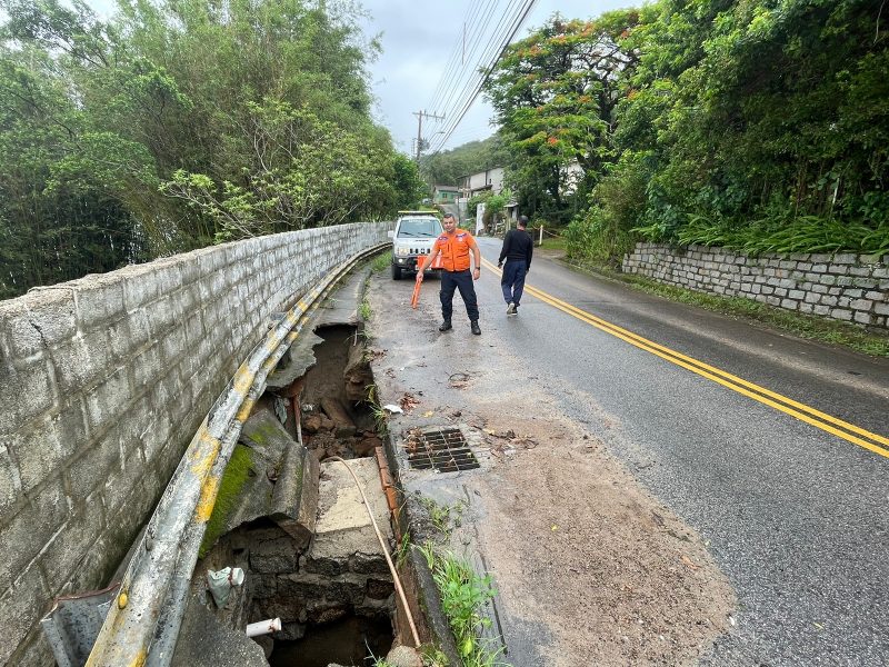 Equipes da Defesa Civil continuam visitando as fam&iacute;lias que necessitam de vistoria nos bairros atingidos pela chuva – Foto: Defesa Civil/Divulga&ccedil;&atilde;o/ND