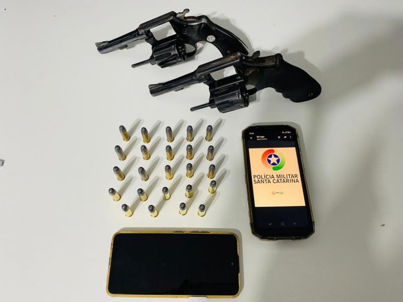 Armas e muni&ccedil;&otilde;es foram furtadas de ag&ecirc;ncia banc&aacute;ria – Foto: Pol&iacute;cia Militar/Reprodu&ccedil;&atilde;o/ND