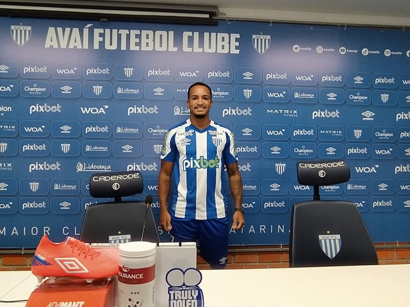 Volante Giva é o novo reforço do Avaí