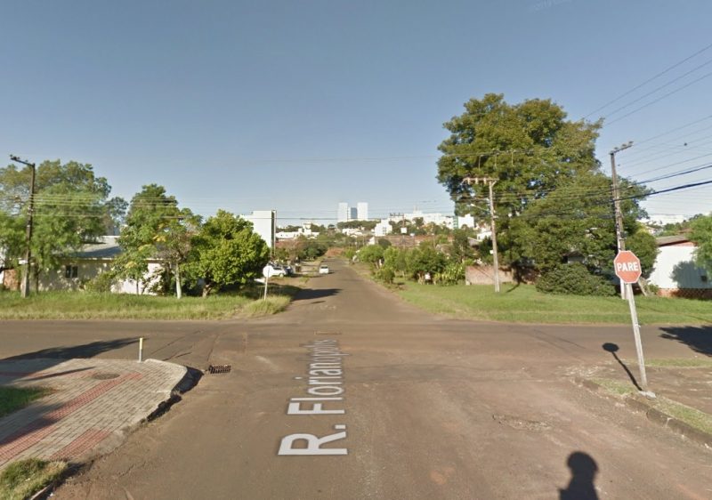 Homem &eacute; esfaqueado quando buscava as pr&oacute;prias mudan&ccedil;as em Chapec&oacute;. &mdash; Foto: Google Maps/Reprodu&ccedil;&atilde;o/ND