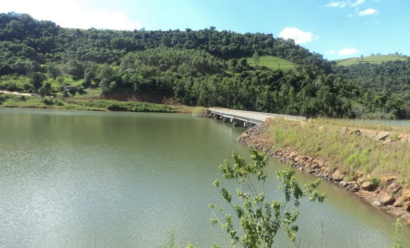 O homem desapareceu no rio Lambedor, em uma barragem, em Guatamb&uacute;. &mdash; Foto: Google Maps/Reprodu&ccedil;&atilde;o/ND