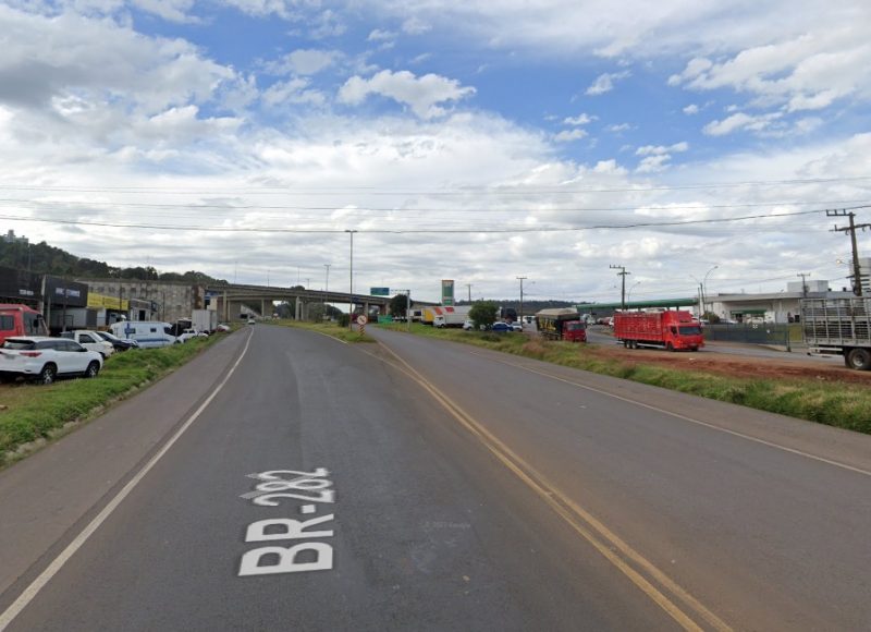O ve&iacute;culo transitava pela BR-282, durante a manh&atilde; de ter&ccedil;a-feira (6), vindo da Argentina. &mdash; Foto: Google Maps/Reprodu&ccedil;&atilde;o/ND