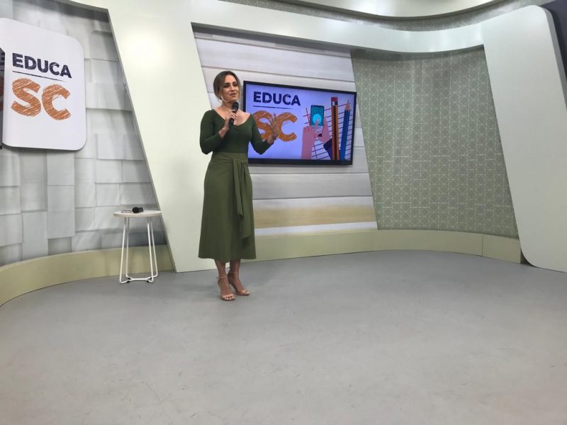 Grasi Aguiar, apresentadora do Educa SC – Foto: N&iacute;colas Hor&aacute;cio/ND