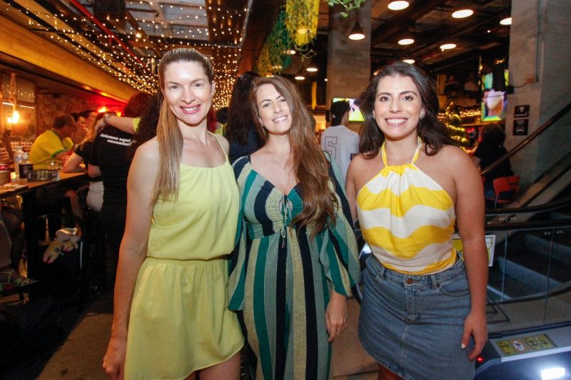 As amigas Grazyela, Val&eacute;ria e Adriana – Foto: Leo Munhoz/ND