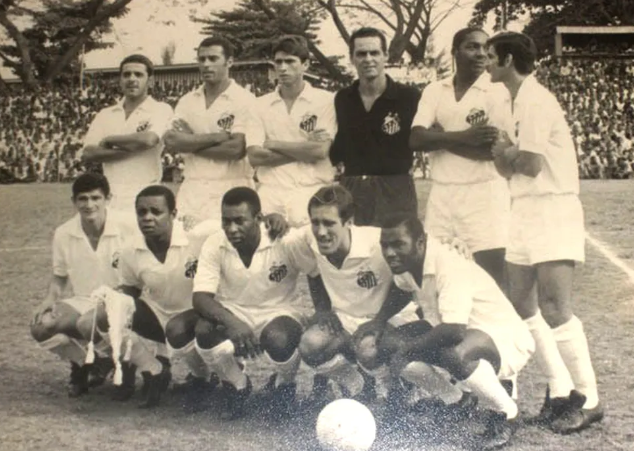 O Santos de Pel&eacute; no dia do jogo – Foto: Santos/Divulga&ccedil;&atilde;o