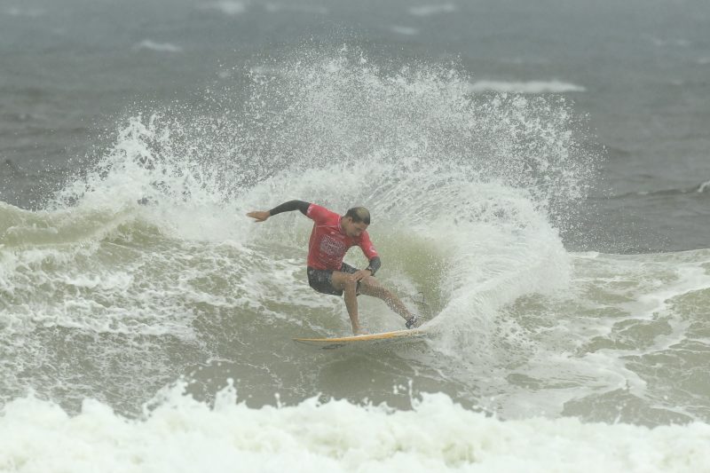 Floripa Surf Pro 2022: Hedieferson Junior avan&ccedil;ou de fase e segue com chances de disputar o t&iacute;tulo Catarinense – Foto: MARCIO DAVID/FECASURF