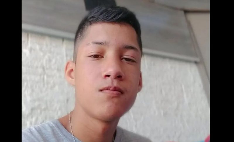 O jovem chegou a ser levado para atendimento m&eacute;dico, mas n&atilde;o resistiu – Foto: Internet/Reprodu&ccedil;&atilde;o