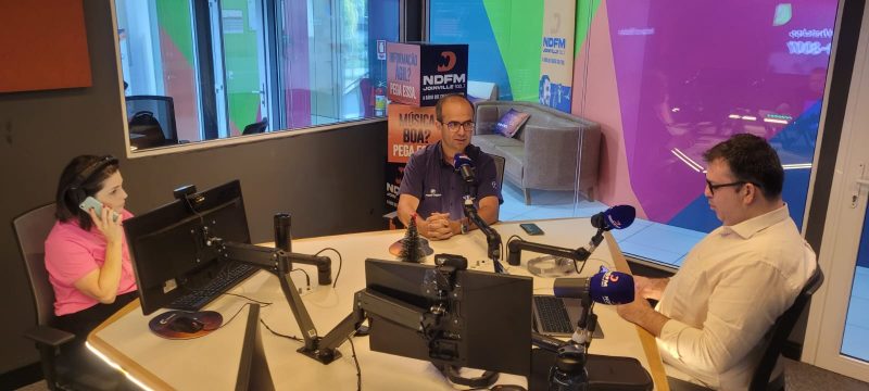 GIRO ND: Apresentadores Matheus Furlan e Sabrina Aguiar e o Gerente Comercial da Fredy Pneus Cl&aacute;udio Manoel Martins