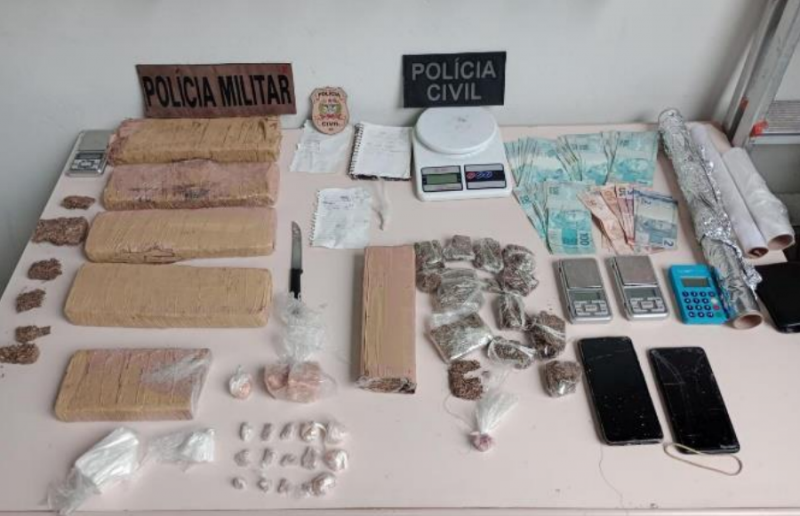 Objetos encontrados foram apreendidos – Foto: Pol&iacute;cia Militar/Divulga&ccedil;&atilde;o/ND