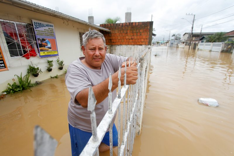 Jos&eacute; Alencar, veio de Santa Maria (RS), e nunca tinha vivido uma situa&ccedil;&atilde;o semelhante, al&eacute;m de contabilizar preju&iacute;zos – Foto: Leo Munhoz/ND