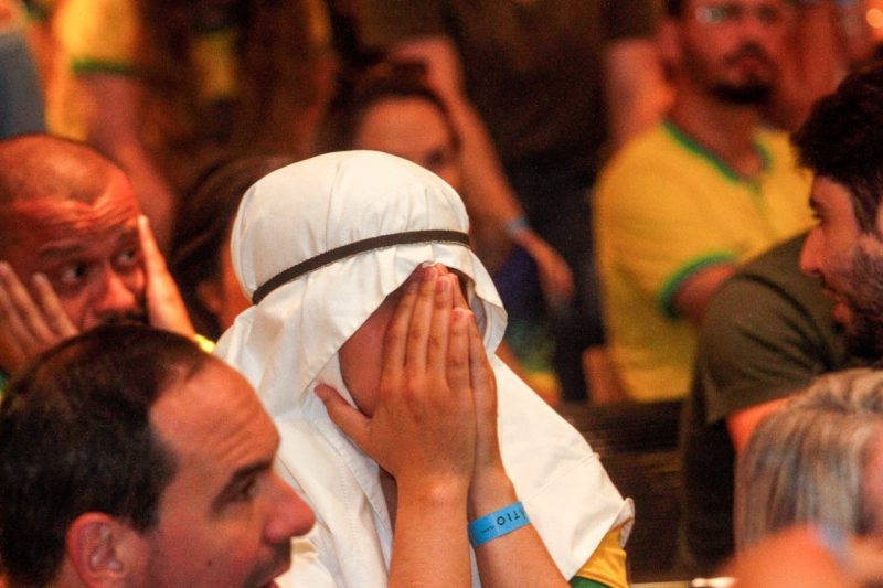 Jos&eacute; improvisou o len&ccedil;o &aacute;rabe, mas sofreu com a derrota brasileira – Foto: Leo Munhoz/ND