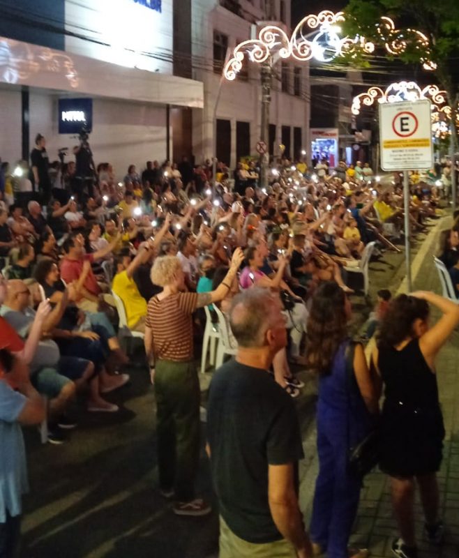 P&uacute;blico acompanhou e se encantou com as apresenta&ccedil;&otilde;es do Natal na sacada.&nbsp; – Foto: Ricardo Roberto/Divulga&ccedil;&atilde;o ND